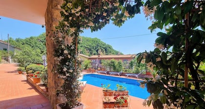 Villa Piazza,piscine privée,chauffée solaire, à pied de les installations!Wifi