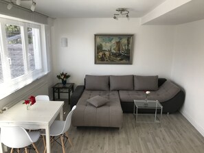 Apartment (2 inkl. Endreinigung EUR 110) | Living room | Flat-screen TV - Hafenapartments Zingst (Zingst)