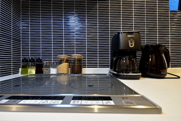 Fridge, microwave, stovetop, electric kettle