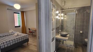 6 Schlafzimmer, Bügeleisen/Bügelbrett, kostenloses WLAN, Bettwäsche