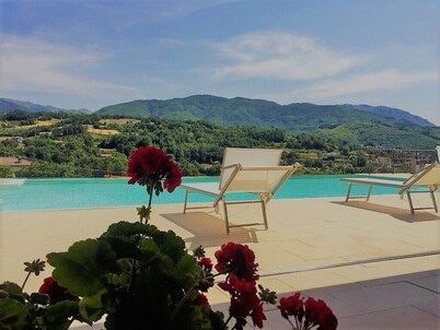 Magnolia, luxury villa, private heated pool, WIFI, walk restaurant, chef option!