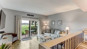 Kondominium | Ruang keluarga | TV layar datar