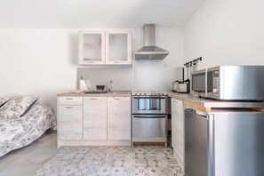 Micro-ondes, four, plaque de cuisson, lave-vaisselle
