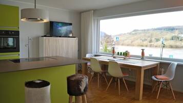 Apartment, 2 Bedrooms (2 incl. Endreinigung EUR 60) | Private kitchen | Full-sized fridge, microwave, oven, stovetop