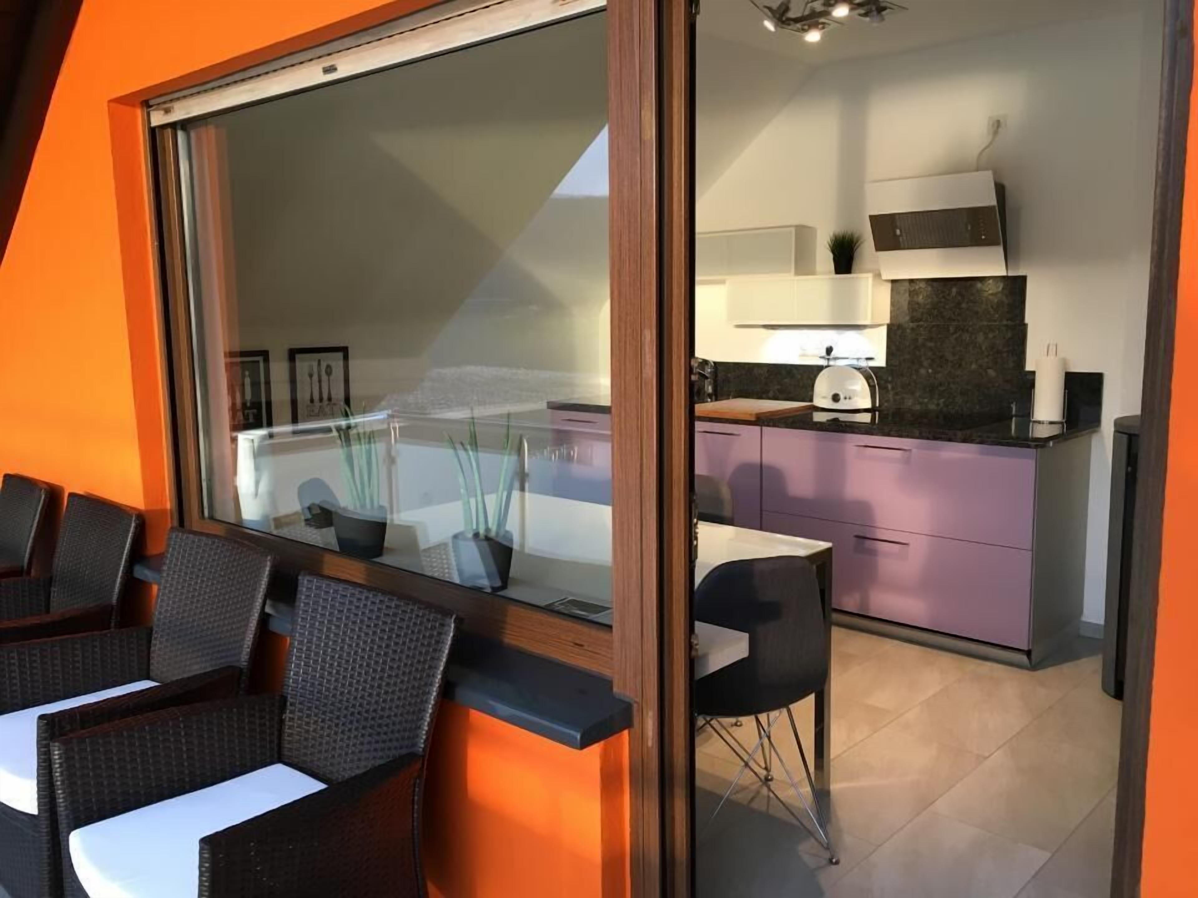 Apartment, 2 Bedrooms, Balcony (3 incl. Endreinigung EUR 60) | Private kitchen | Full-sized fridge, microwave, oven, stovetop