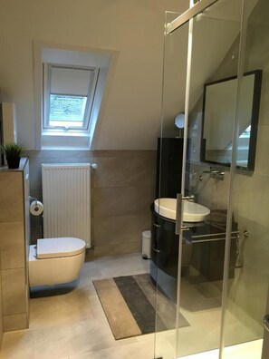 Apartment, 2 Bedrooms, Balcony (3 incl. Endreinigung EUR 60) | Bathroom