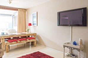 Gratia 2 Flatlet | In-room dining - Waverley's Rest (Pretoria)