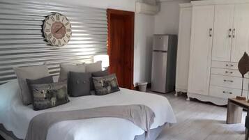 Double Room (King Walter) | Premium bedding, individually decorated, individually furnished
