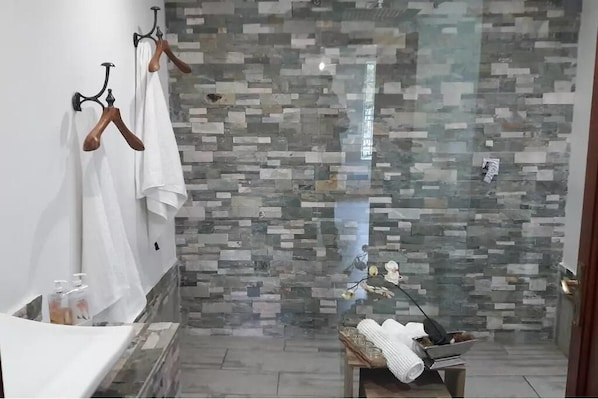 Zweibettzimmer (Prince Charming) | Dusche im Bad
