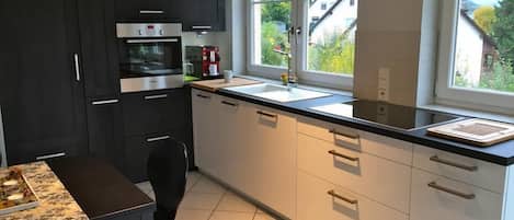 Apartemen, sauna (excl. Cleaning Fee EUR 80) | Dapur pribadi | Lemari es, oven, kompor, dan mesin pencuci piring