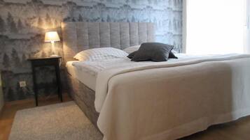 Apartment, 3 Bedrooms (excl. Cleaning Fee EUR 90) | 3 bedrooms, in-room safe, desk, soundproofing