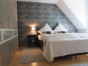 In-room safe, desk, soundproofing, iron/ironing board - Ferienhaus Moselschön (Brodenbach)