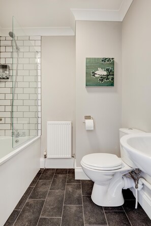 Apartment, 2 Bedrooms | Bathroom | Shower, hair dryer, towels, soap - The Smugglers Retreat (Hastings)