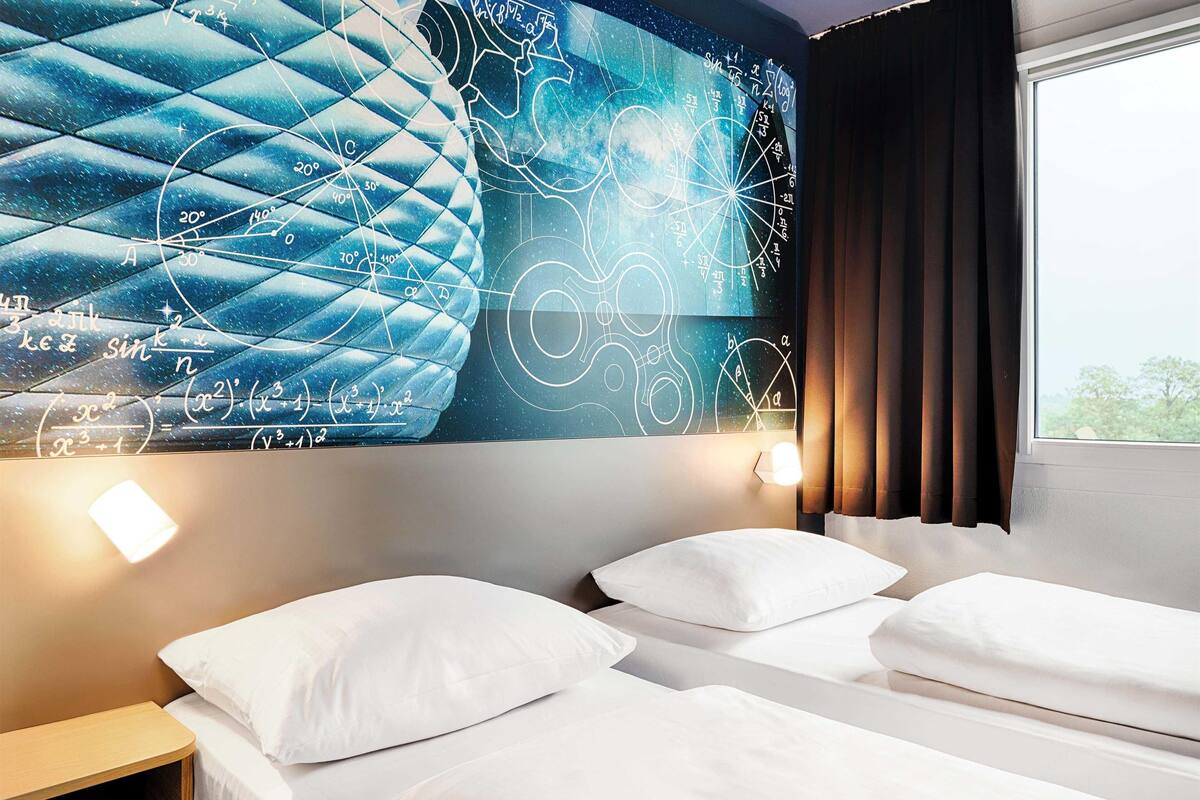 twin room | premium bedding, soundproofing, bed sheets