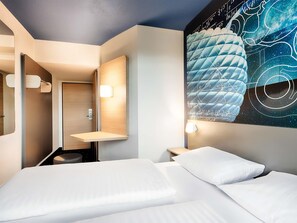 Kamar Double | Seprai premium, kedap suara, dan seprai linen