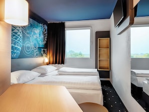 Premium bedding, soundproofing, bed sheets - B&B Hotel München-Garching (Garching)