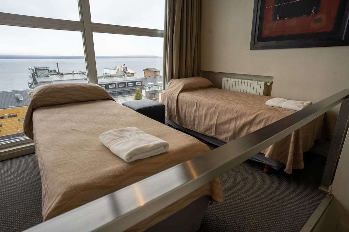 Standardzimmer | Zimmersafe, kostenloses WLAN, Bettwäsche