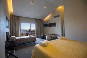 Caja de seguridad en la habitación, wifi gratis y ropa de cama