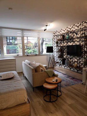 Premium bedding, pillow-top beds, in-room safe, individually decorated - Montañeses 2888 Flat (Buenos Aires)