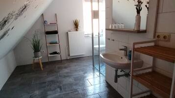 Bruser, hårtørrer, håndklæder, Sæbe