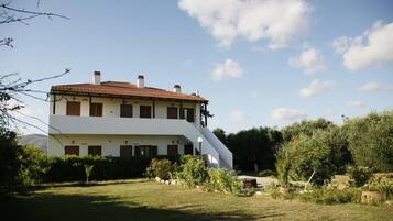 Mặt tiền nơi lưu trú