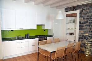 Kühlschrank, Ofen, Herdplatte, Geschirrspüler