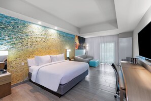 Zimmer, 1 King-Bett und Schlafsofa, Balkon | Schreibtisch, laptopgeeigneter Arbeitsplatz, Bügeleisen/Bügelbrett