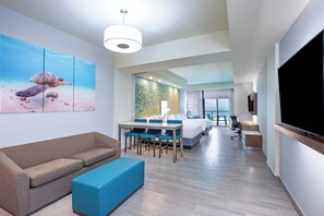 Suite, Multiple Beds, Ocean View (Balcony)