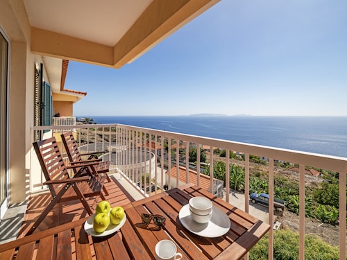 Reis Magos III, for families with sea view.