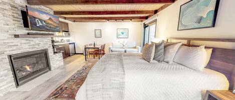 Platinum Studio | Living area | Flat-screen TV, fireplace