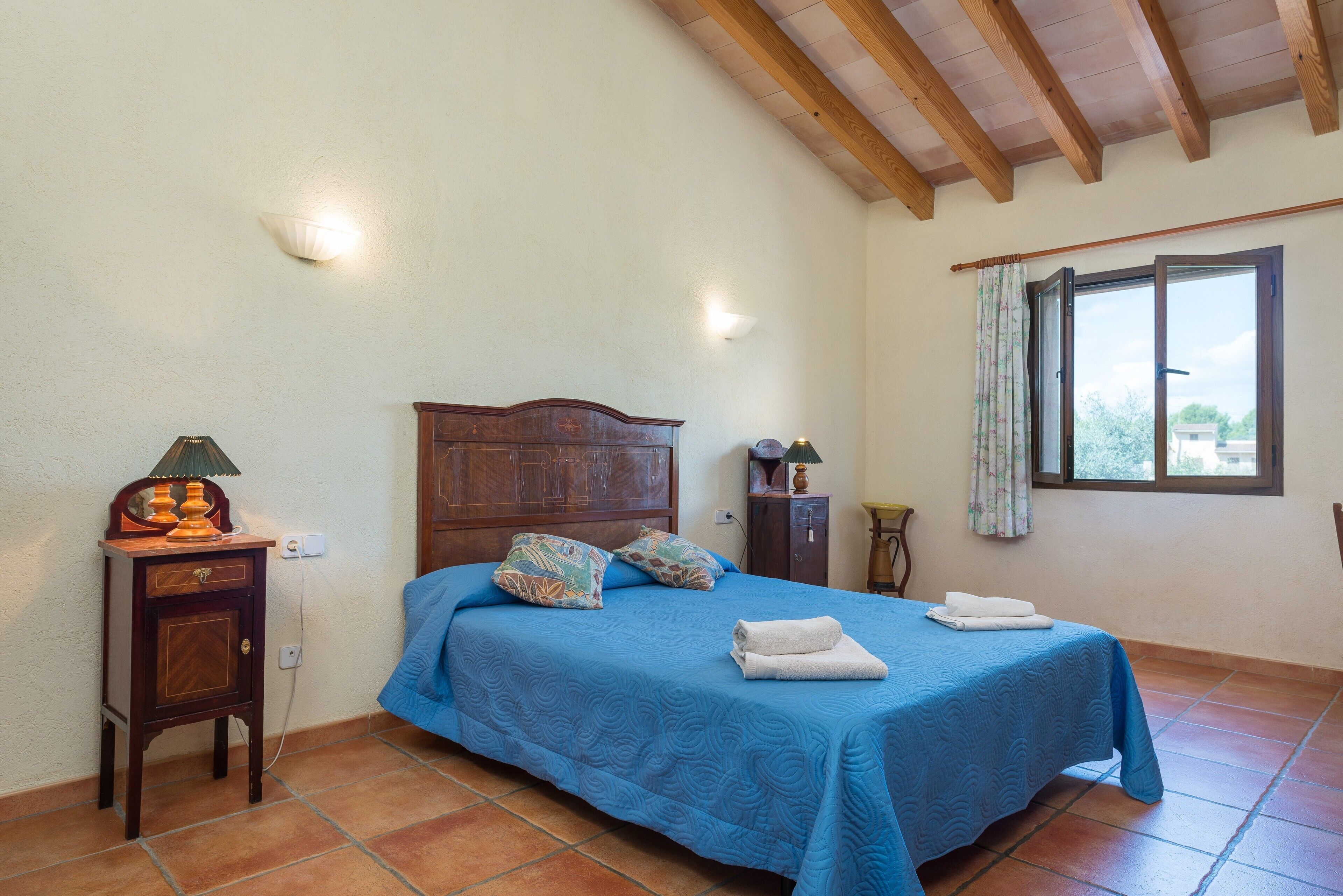 3 slaapkamers, een strijkplank/strijkijzer, gratis wifi, beddengoed