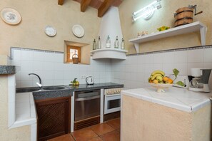 Frigorífic, microones, forn i placa de cuina