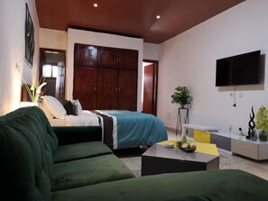 Deluxe Studio | Individually decorated, individually furnished, blackout drapes - Angré Akwaba Abidjan (Abidjan)