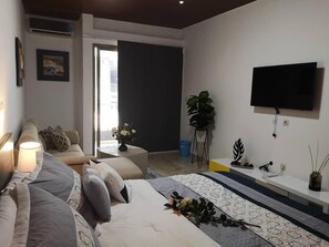 Deluxe Studio | Individually decorated, individually furnished, blackout drapes - Angré Akwaba Abidjan (Abidjan)