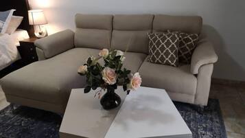 Deluxe Studio | Living room | 55-inch flat-screen TV with satellite channels, TV