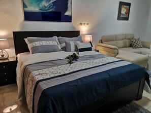 Deluxe Studio | Individually decorated, individually furnished, blackout drapes - Angré Akwaba Abidjan (Abidjan)