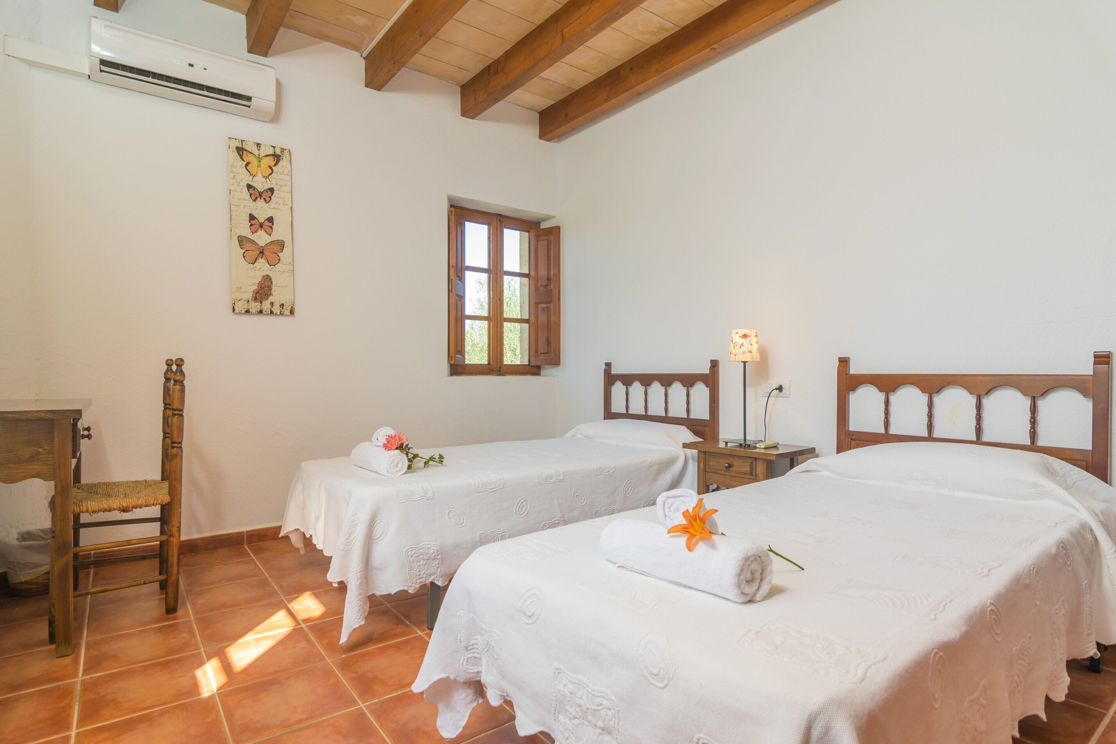 4 bedrooms, iron/ironing board, free WiFi, bed sheets