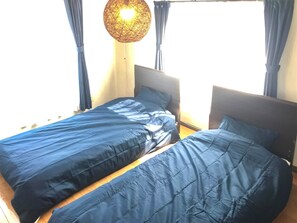 5 bedrooms, desk, iron/ironing board, free WiFi