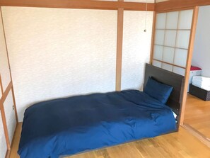 5 Schlafzimmer, Schreibtisch, Bügeleisen/Bügelbrett, kostenloses WLAN