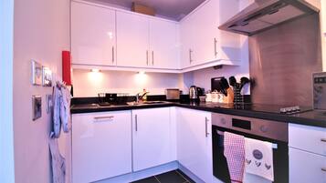 Apartment | Private kitchen | Full-sized fridge, microwave, oven, dishwasher