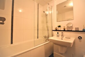 公寓 | 浴室 | 淋浴/浴缸二合一、免費盥洗用品、吹風機、毛巾