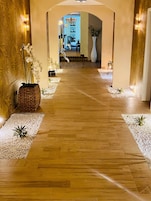 Zona de tratamientos al aire libre, sauna, bañera de hidromasaje