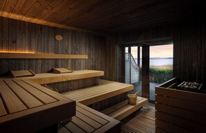 Zona de tractament a l'aire lliure, sauna i banyera d'hidromassatge 
