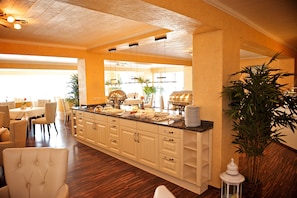 Free daily buffet breakfast