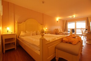 Comfort Double Room | 1 bedroom, hypo-allergenic bedding, in-room safe, individually decorated
