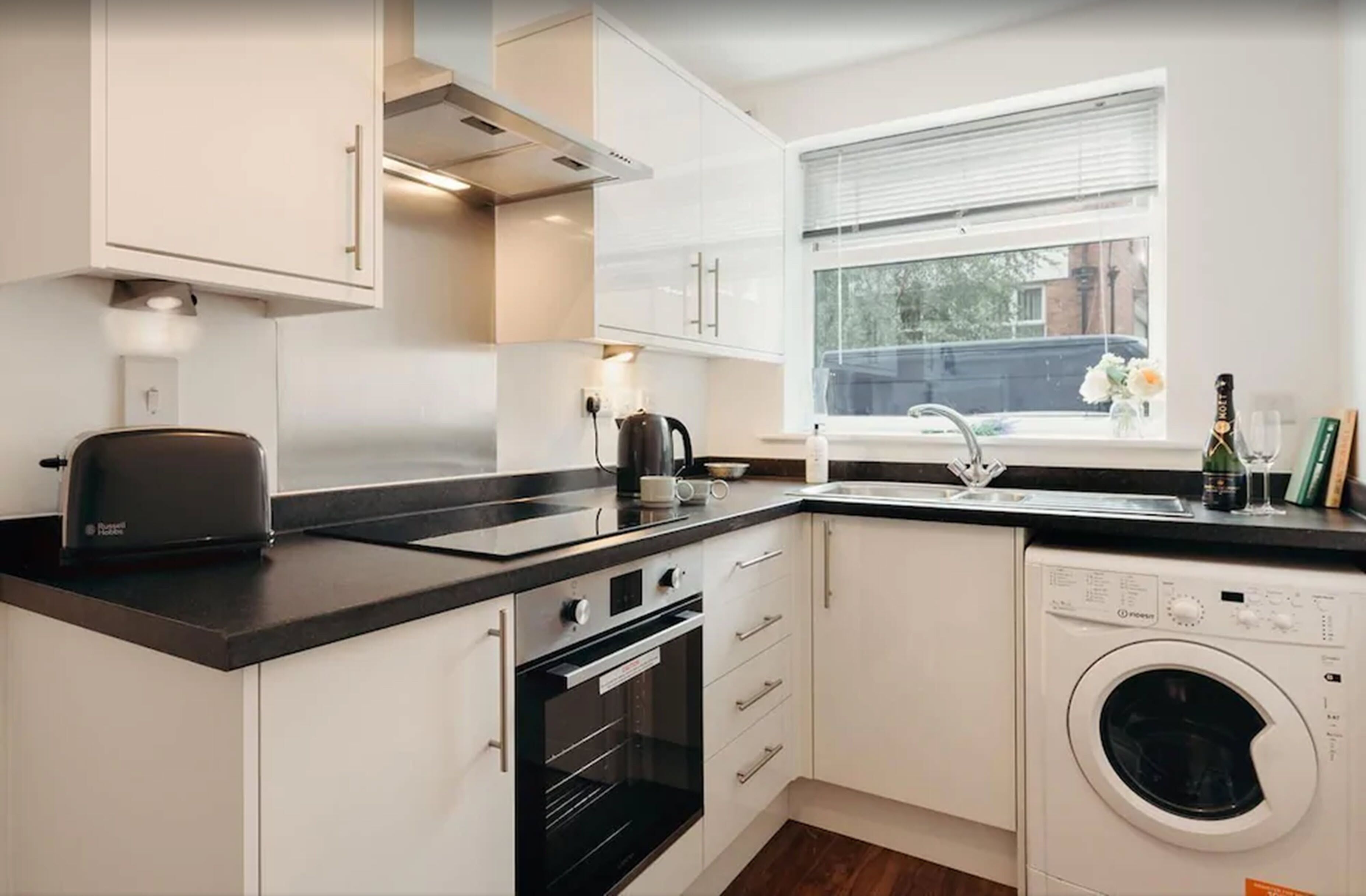 Apartment, 2 Bedrooms | Private kitchen | Fridge, microwave, oven, stovetop