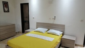 Deluxe Studio | Rollaway beds (surcharge), WiFi (free), bed sheets - Yamoussoukro N'zassa (Yamoussoukro)