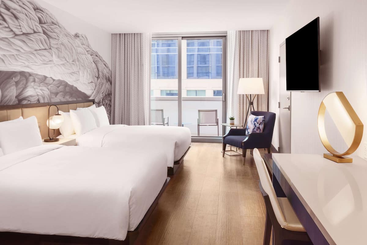 Room, 2 Queen Beds, Accessible, Bathtub