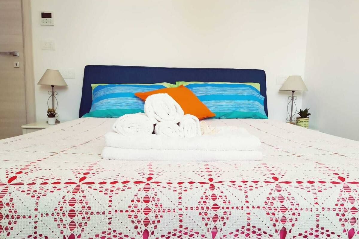 Comfort Double Room | Down comforters, blackout drapes, iron/ironing board, WiFi (free)