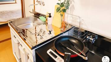 Fridge, microwave, stovetop, cookware/dishes/utensils